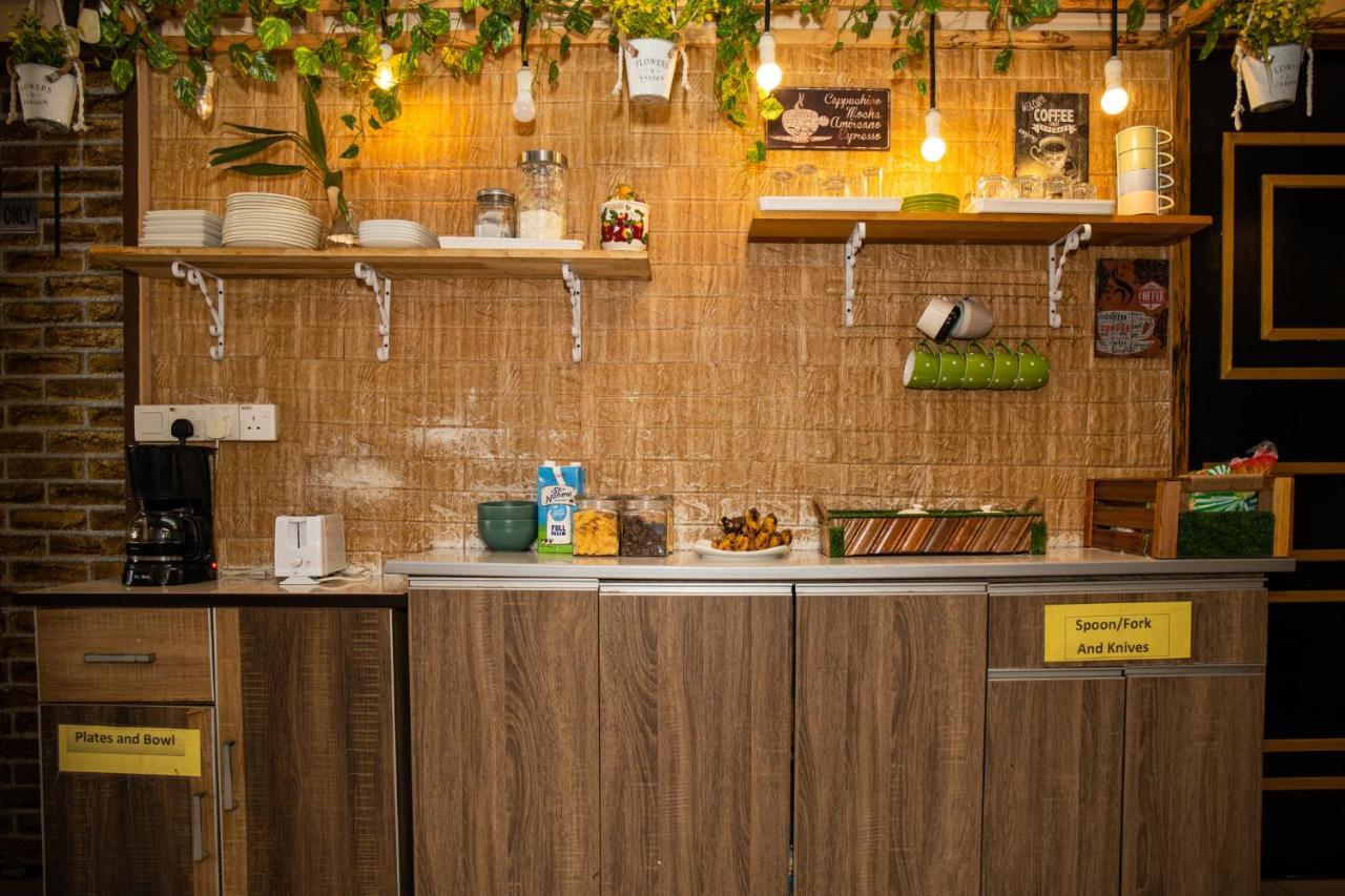 Escape Backpackers Kk Hostel Kota Kinabalu Kültér fotó