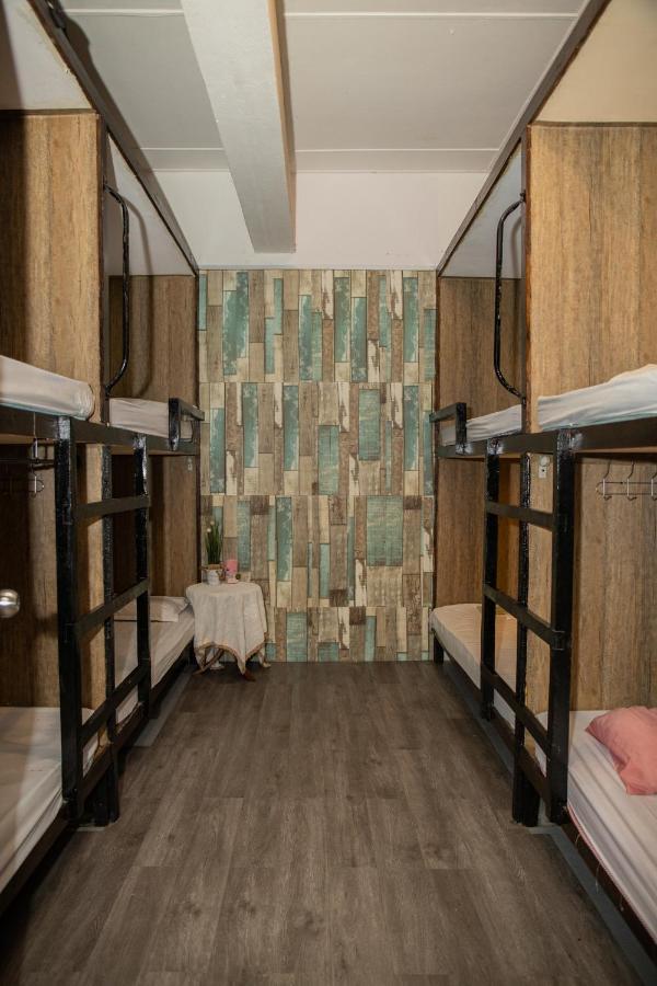 Escape Backpackers Kk Hostel Kota Kinabalu Kültér fotó